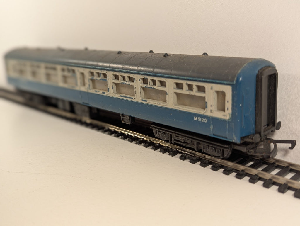 Hornby R724 OO Gauge BR Mk2 Standard Open Coach M5120