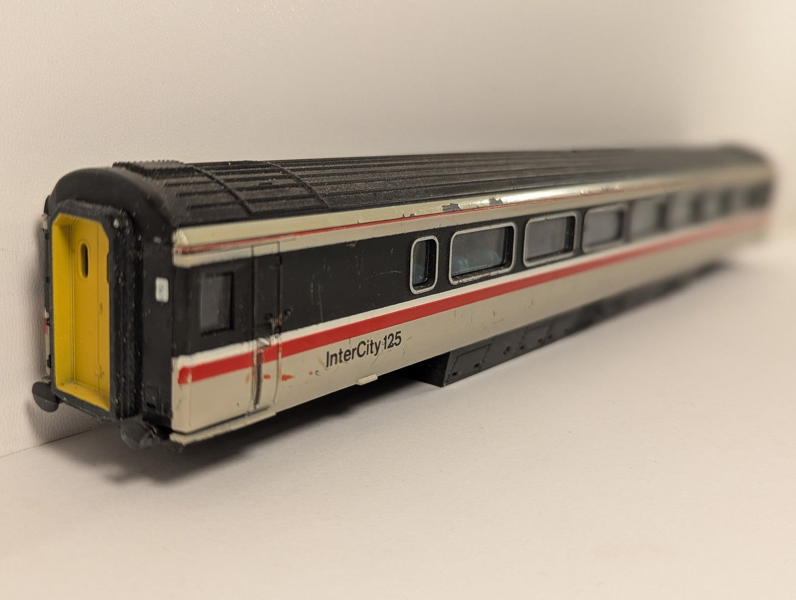 Hornby OO Gauge BR Mk3 TGS Coach Passenger Coach 44028 BR InterCity Executive
