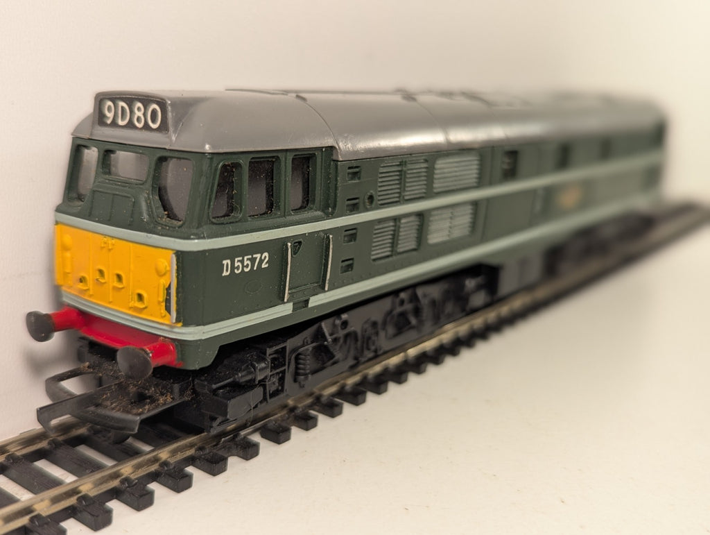 Tri-ang OO Gauge Class 31 Brush Type 2 Diesel Locomotive D5572 BR Green