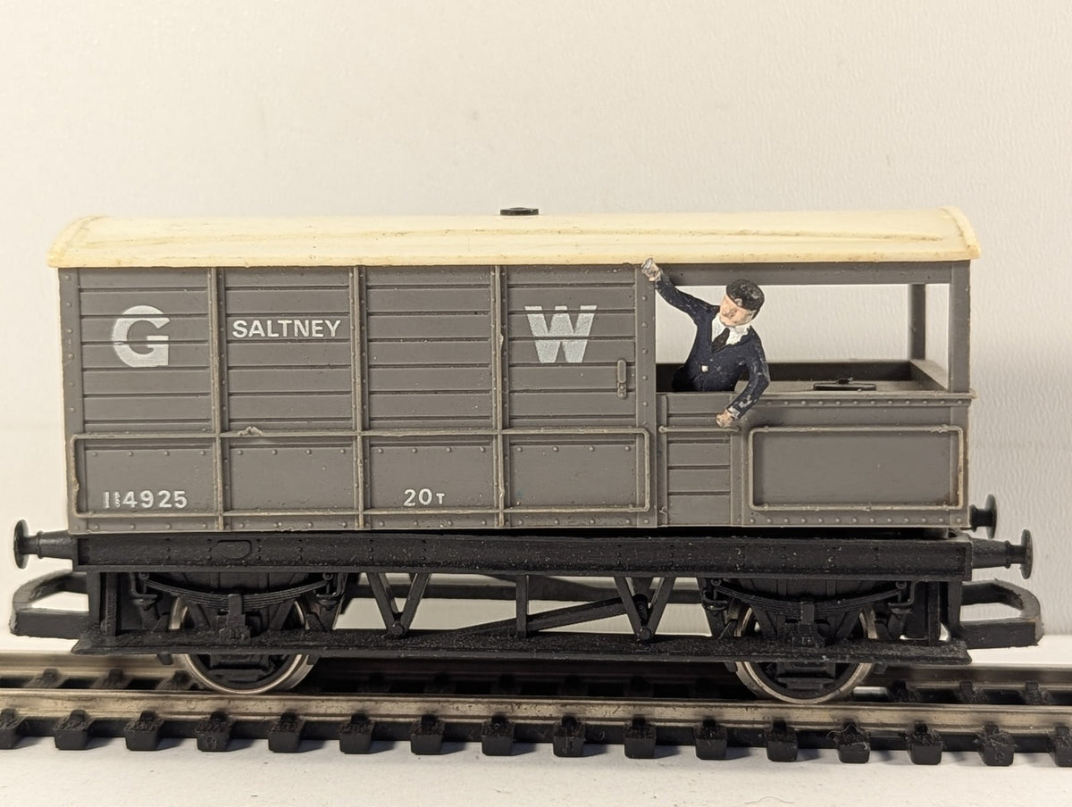 Hornby OO Gauge GWR 20t Toad Brake Van 'Saltney' 114925 GWR Grey R016
