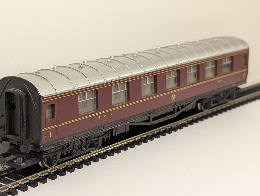 Hornby R474 OO Gauge LMS Stanier Composite Coach RN 4120