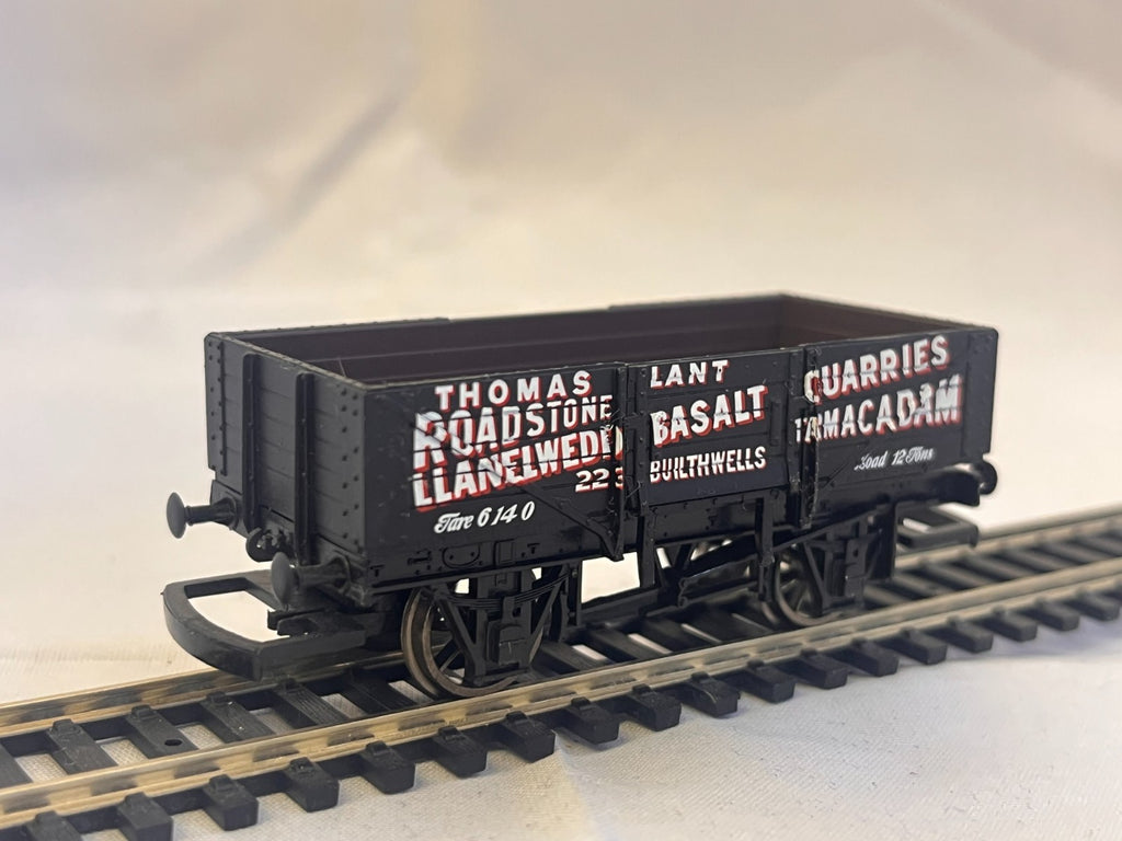 Hornby OO Gauge Thomas Lant Basalt Quarries 5 Plank Wagon
