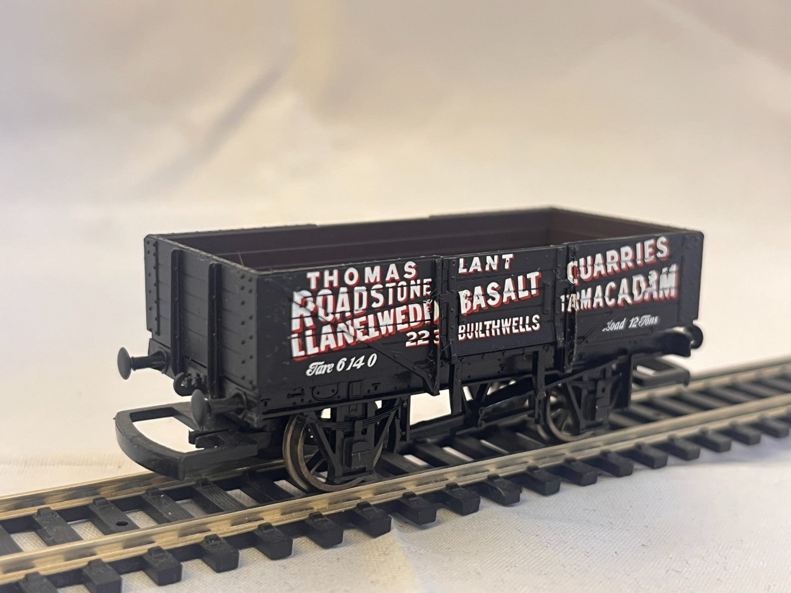 Hornby OO Gauge Thomas Lant Basalt Quarries 5 Plank Wagon