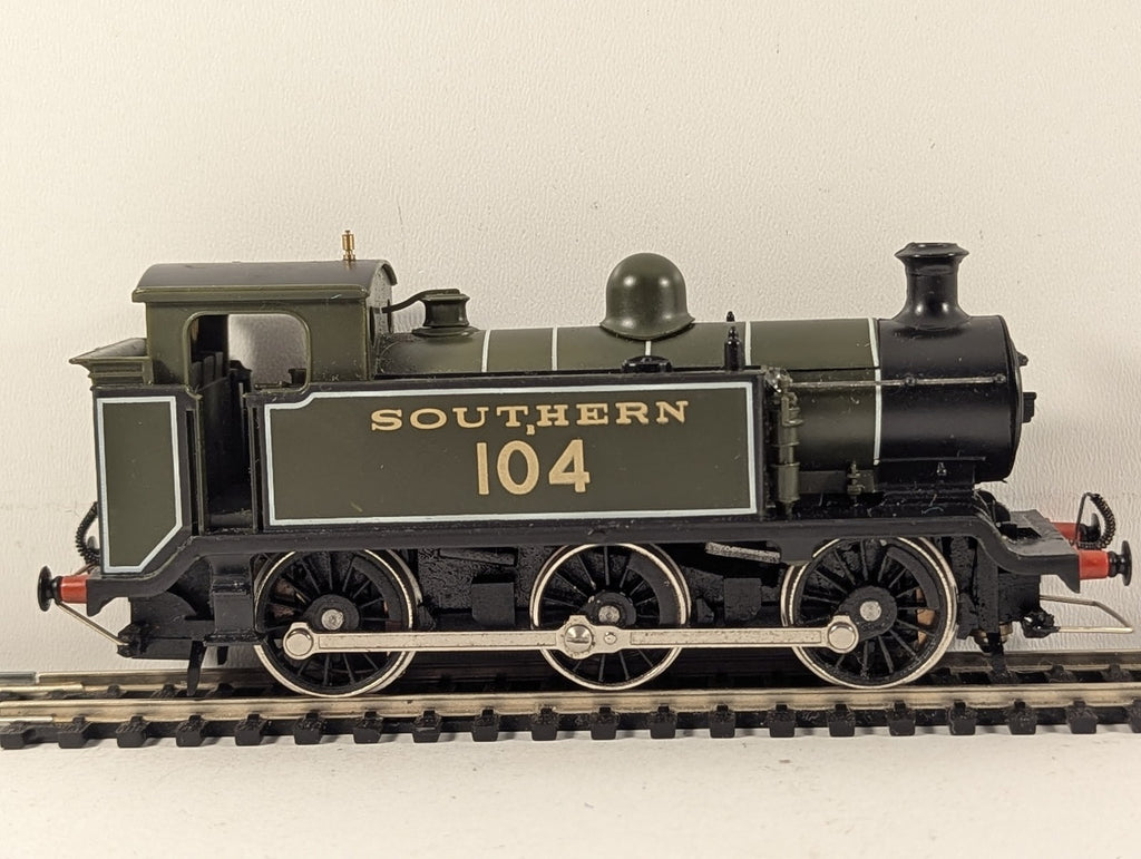 Hornby OO Gauge Class 0F 0-6-0T Steam Locomotive 104