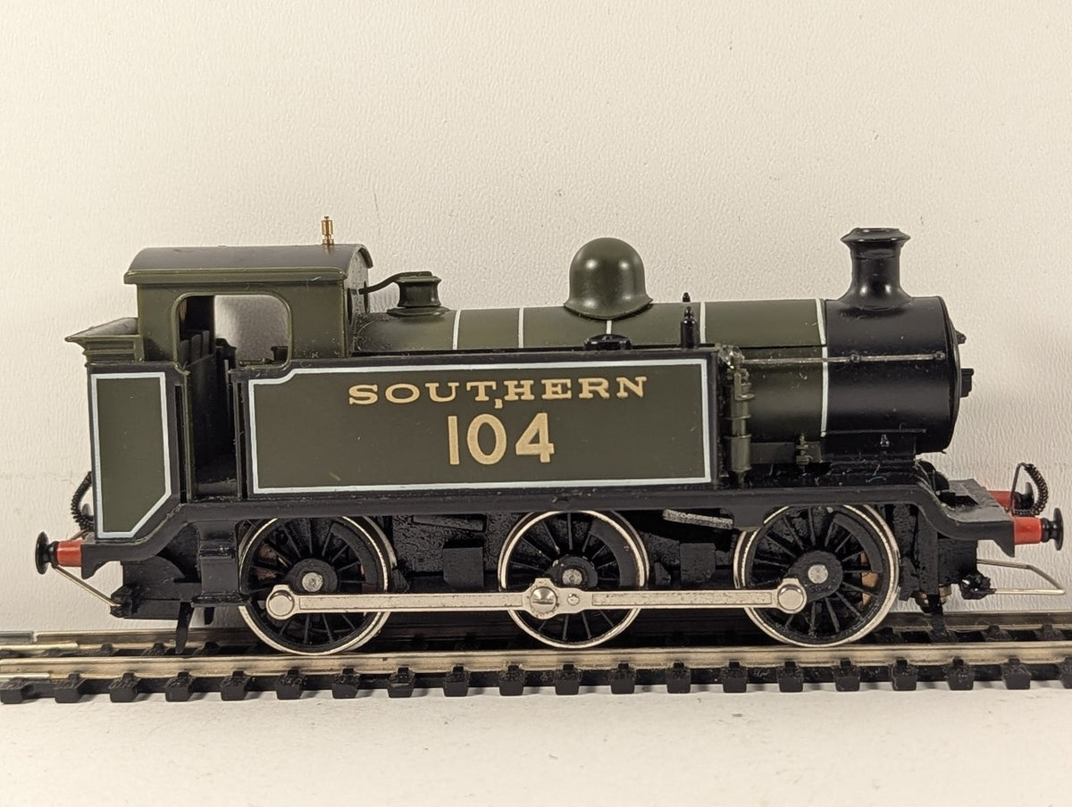 Hornby OO Gauge Class 0F 0-6-0T Steam Locomotive 104