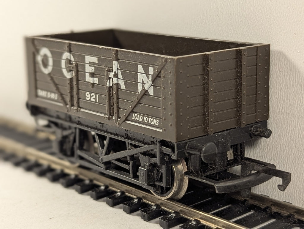 Hornby OO Gauge 7-Plank Open Wagon Goods Wagon 921 Ocean Brown R010