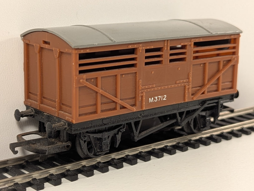 Tri-ang Hornby R122 BR Cattle Wagon – OO Gauge