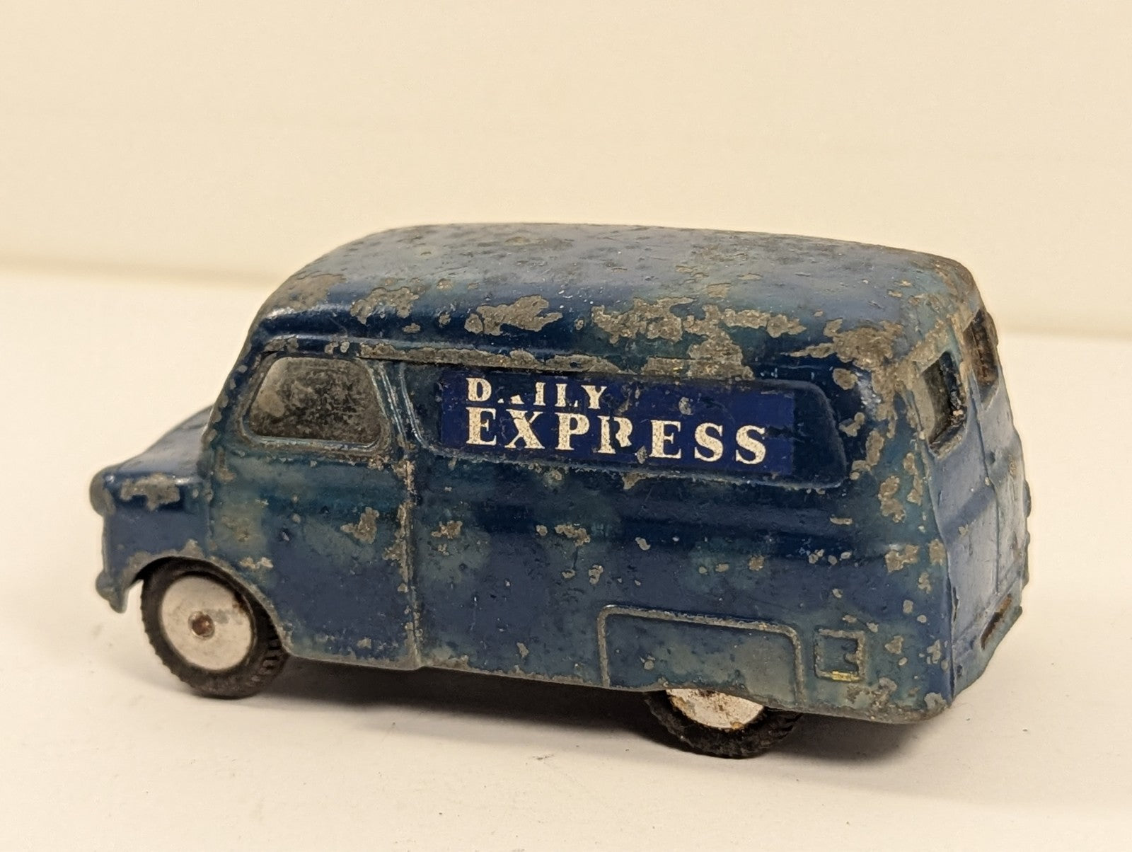 Corgi Toys No. 403 Bedford 12 CWT Daily Express Van 1:43 Scale