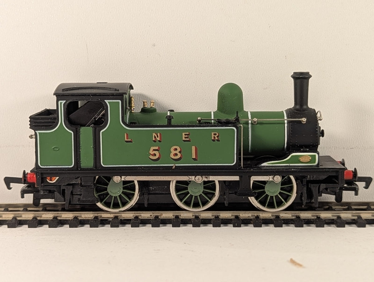 Mainline OO Gauge Class J72 0-6-0T Steam Locomotive 581 LNER Green 37-054