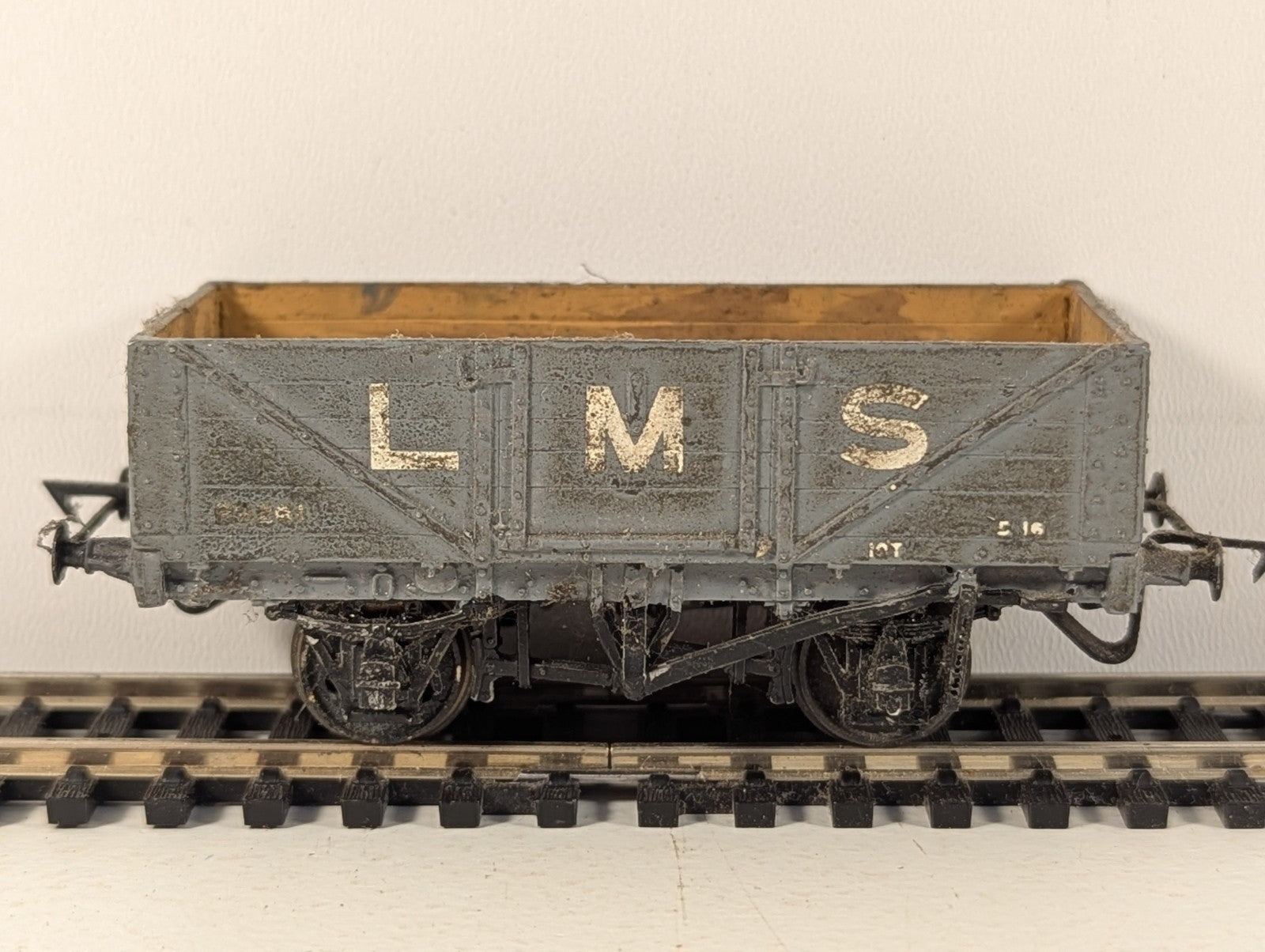 Kit-built OO Gauge 5 Plank Open Wagon Goods Wagon 20261 LMS Grey