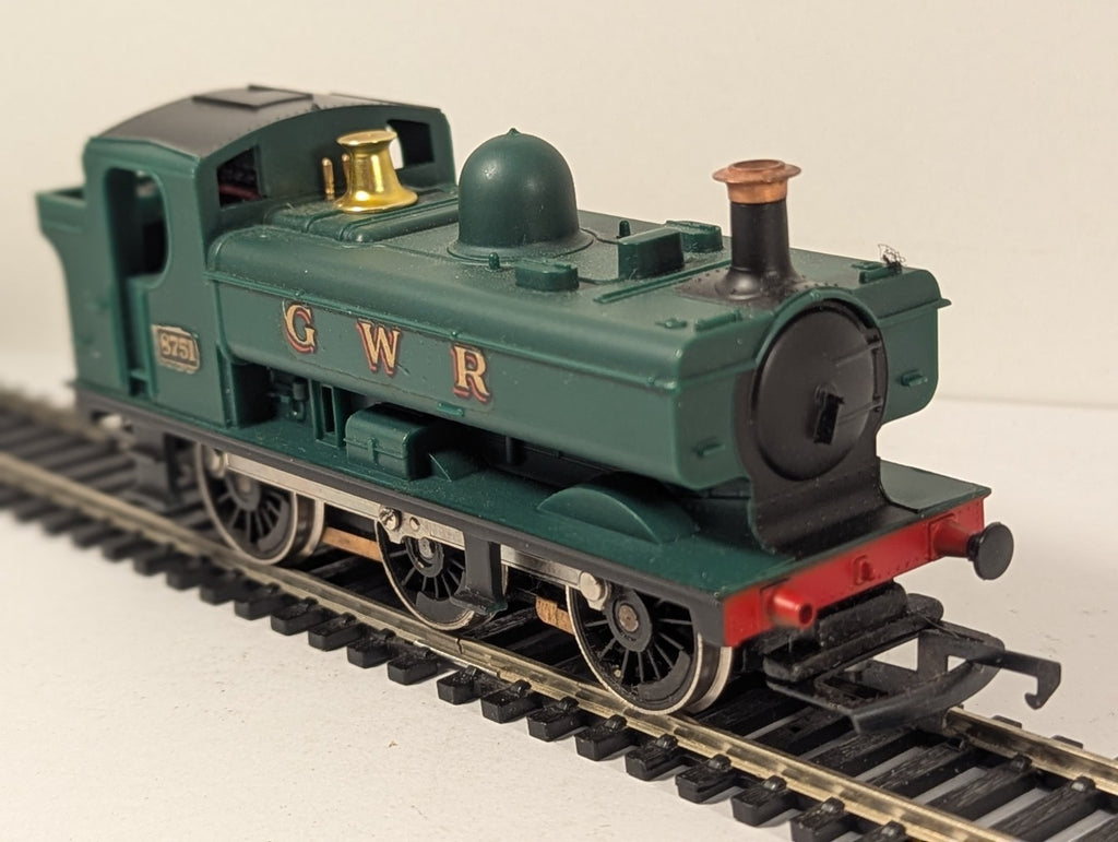 Hornby OO Gauge GWR 57XX Pannier Tank No. 8751 Green – Poor Runner