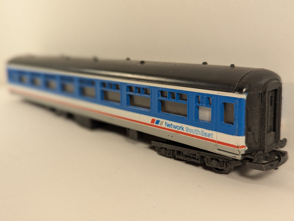 Lima OO Gauge British Rail Mark 1 TSO Passenger Coach 5448 Network SouthEast