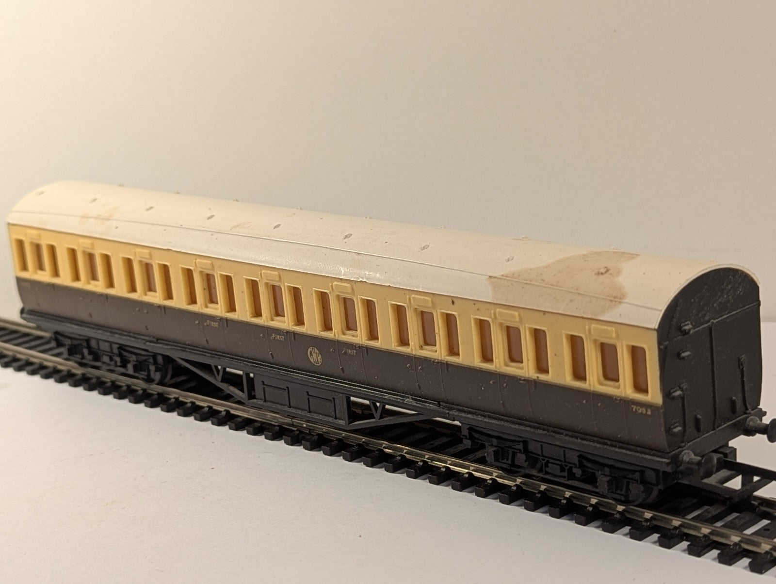 Graham Farish GWR Suburban Brake Coach OO Gauge Needs Clean
