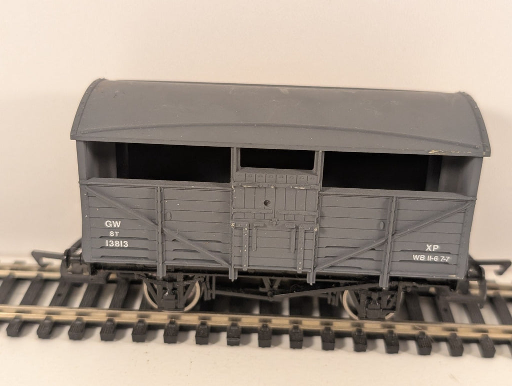 Dapol OO Gauge GWR 8-Ton Cattle Wagon No. 13813