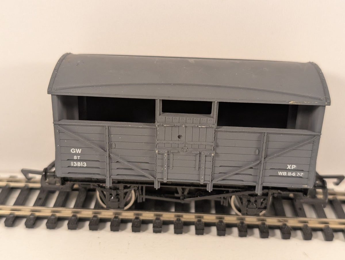 Dapol OO Gauge GWR 8-Ton Cattle Wagon No. 13813