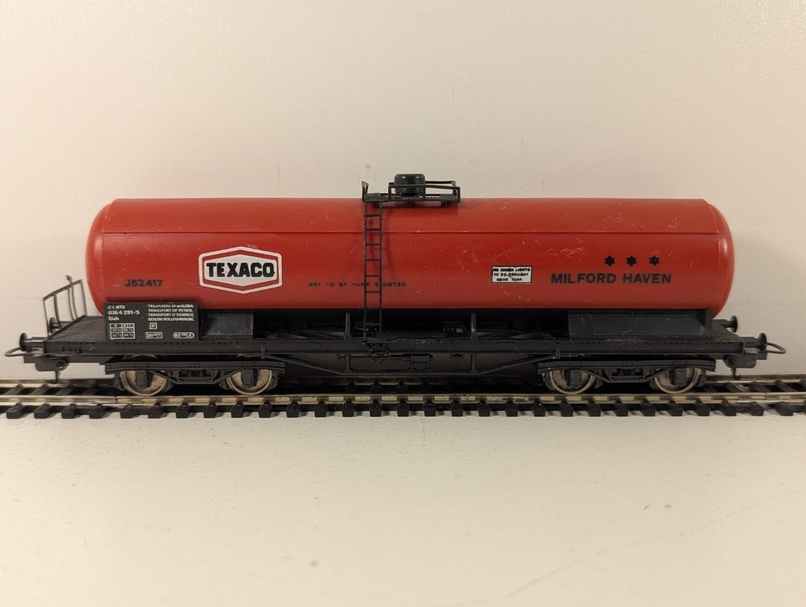 Lima OO Gauge Texaco Milford Haven Bogie Tanker Tank Wagon