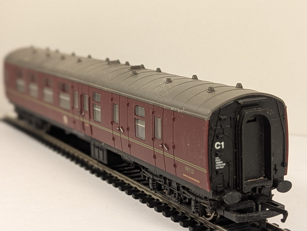 Hornby OO Gauge R4935 Hogwarts Railways Mk1 BSK 99723 (Needs a Clean)