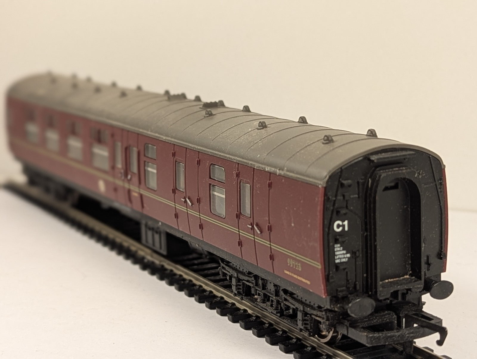 Hornby OO Gauge R4935 Hogwarts Railways Mk1 BSK 99723 (Needs a Clean)