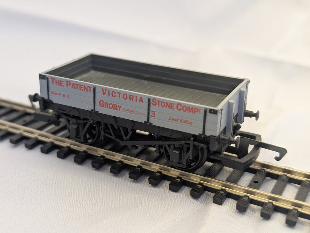 Hornby R151 3-Plank Open Wagon “Victoria Stone Company, Groby” Grey
