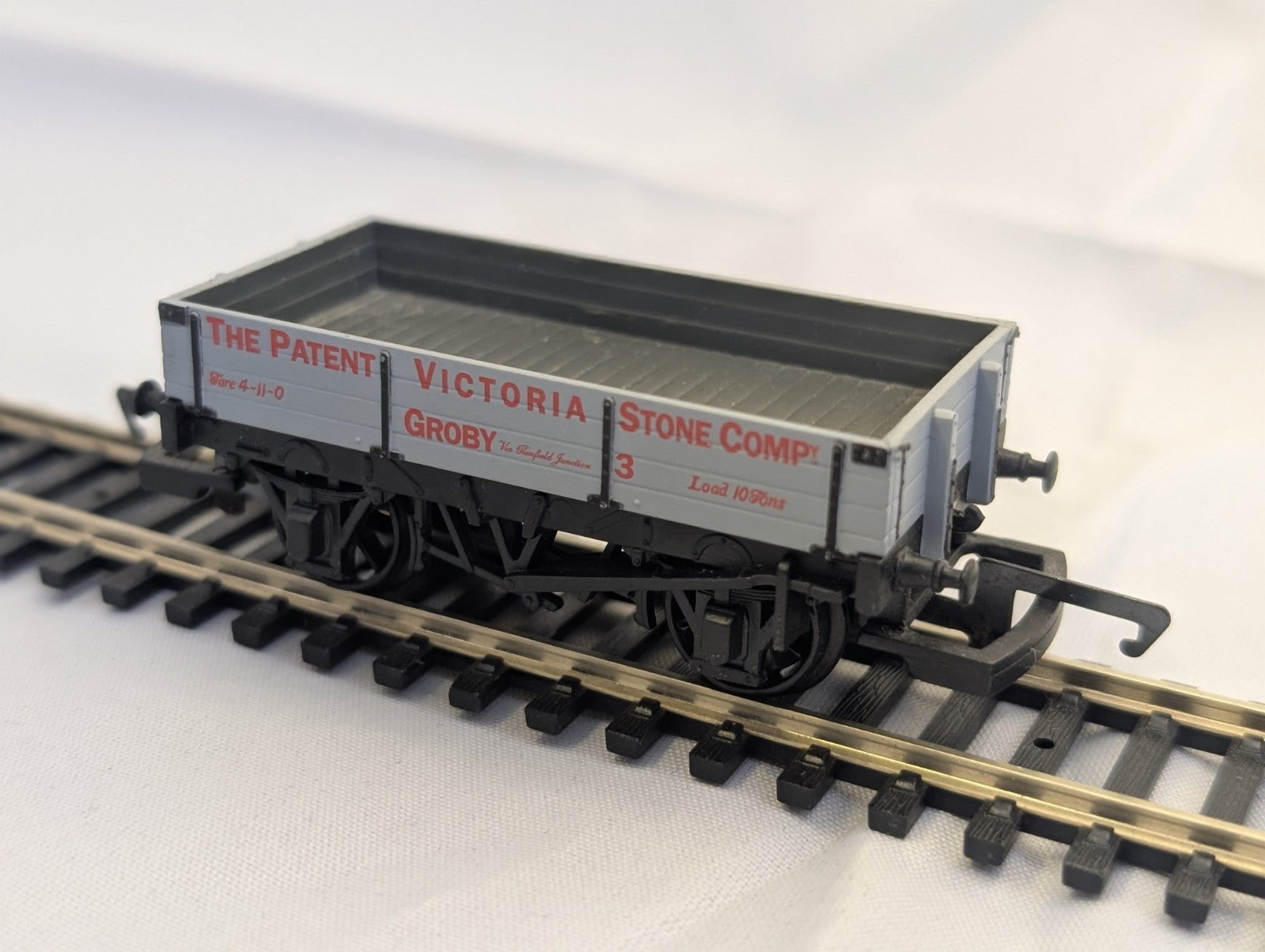 Hornby R151 3-Plank Open Wagon “Victoria Stone Company, Groby” Grey