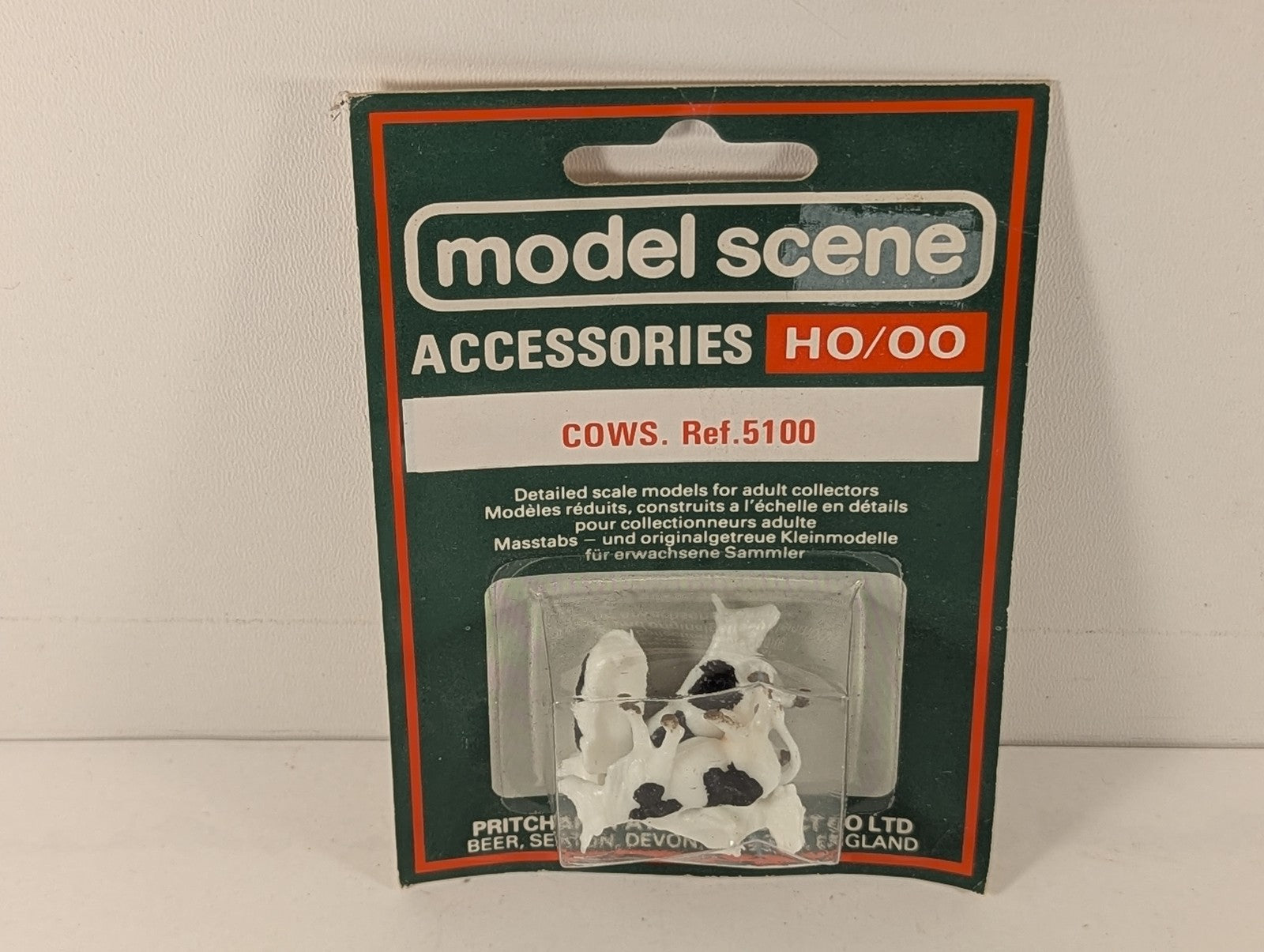Model Scene HO/OO Cows Scenic Accessories Friesian 5100