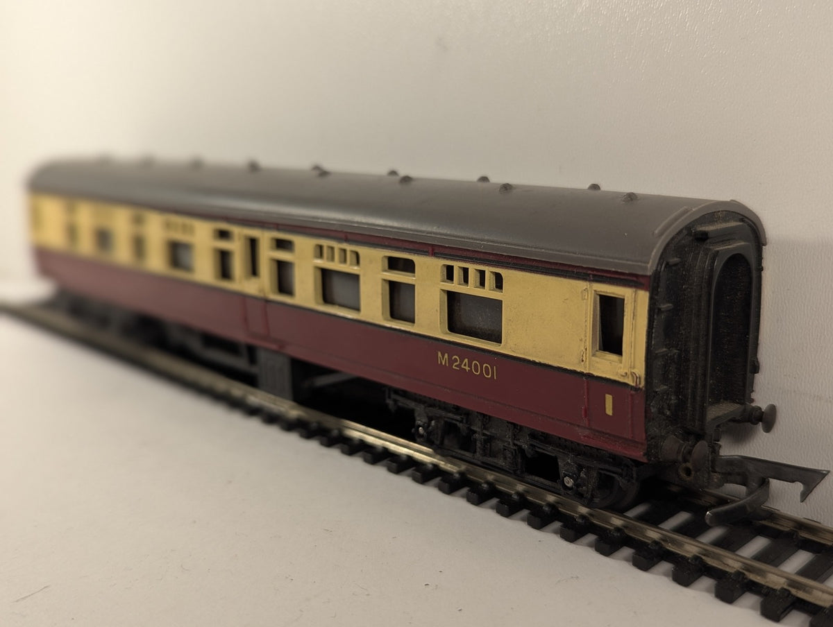 Tri-ang OO Gauge BR Mk1 Composite Coach Passenger Coach M24001