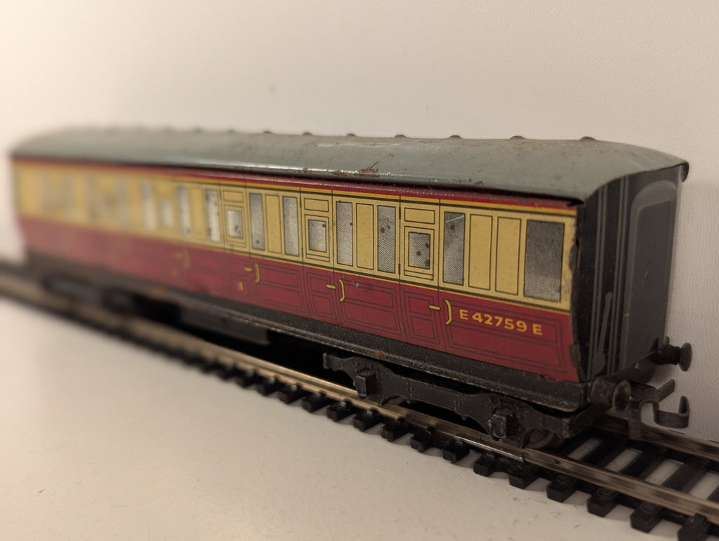 Hornby Dublo Gresley Corridor Third Coach Tinplate OO Gauge