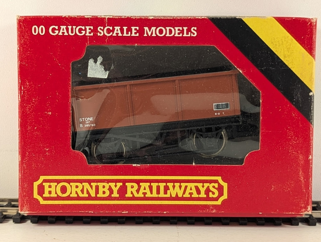 Hornby R239 BR 26T Stone Mineral Wagon finished in BR Bauxite livery.