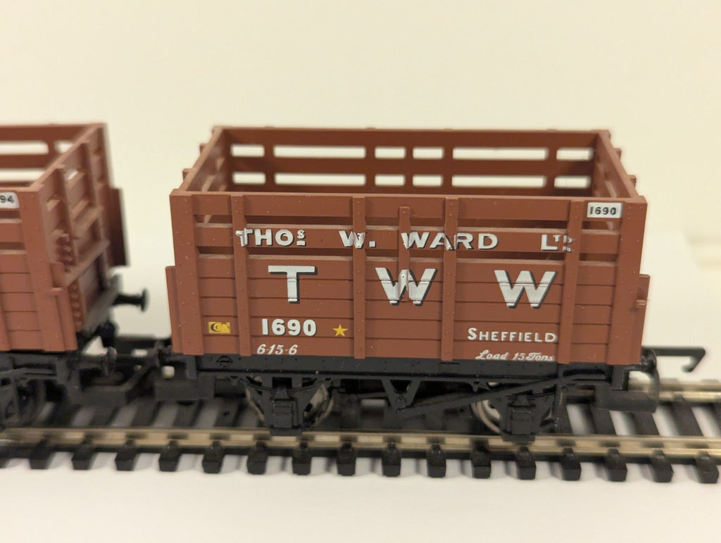 Hornby OO Gauge R6037 Thomas W. Ward Coke Wagon Set (1 Wagon Damaged)