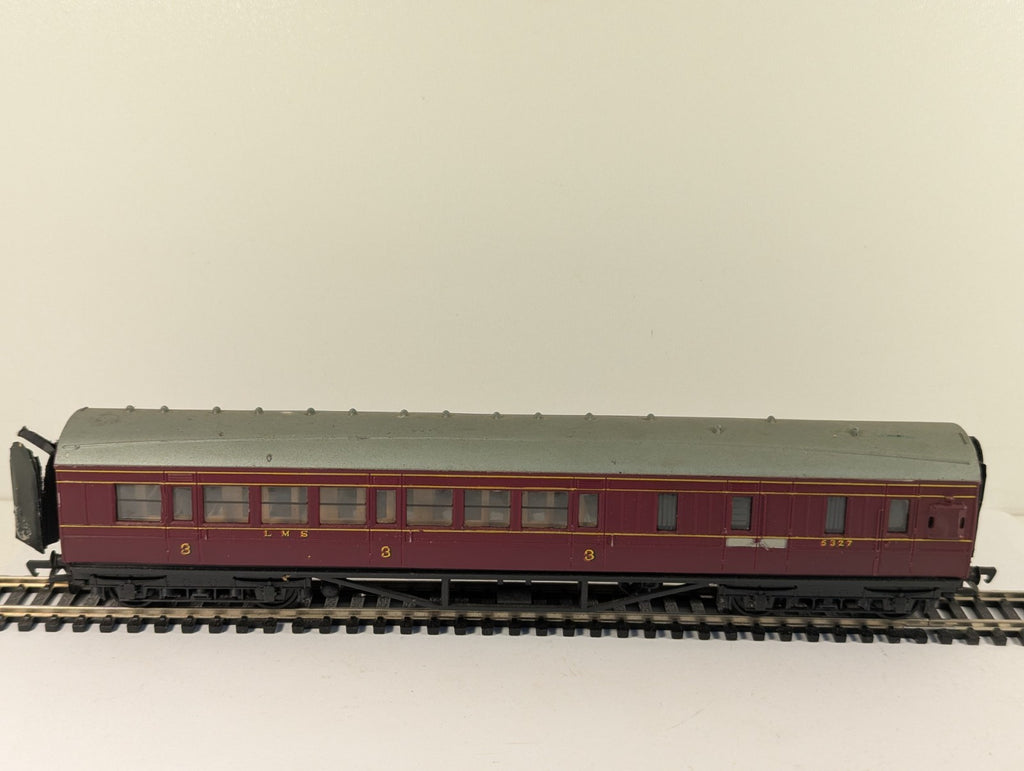 Mainline 37-110 OO Gauge LMS 57ft 3rd Class Brake Corridor Coach Crimson