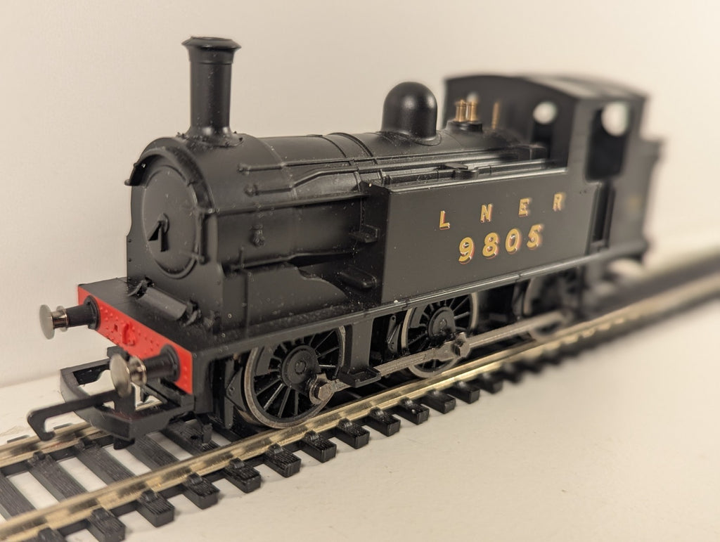 Hornby R2970X Class J83 0-6-0T Locomotive 9805 LNER Black DCC Fiited