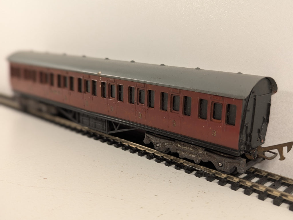 Graham Farish OO Gauge LMS Maroon 57ft Suburban Coach