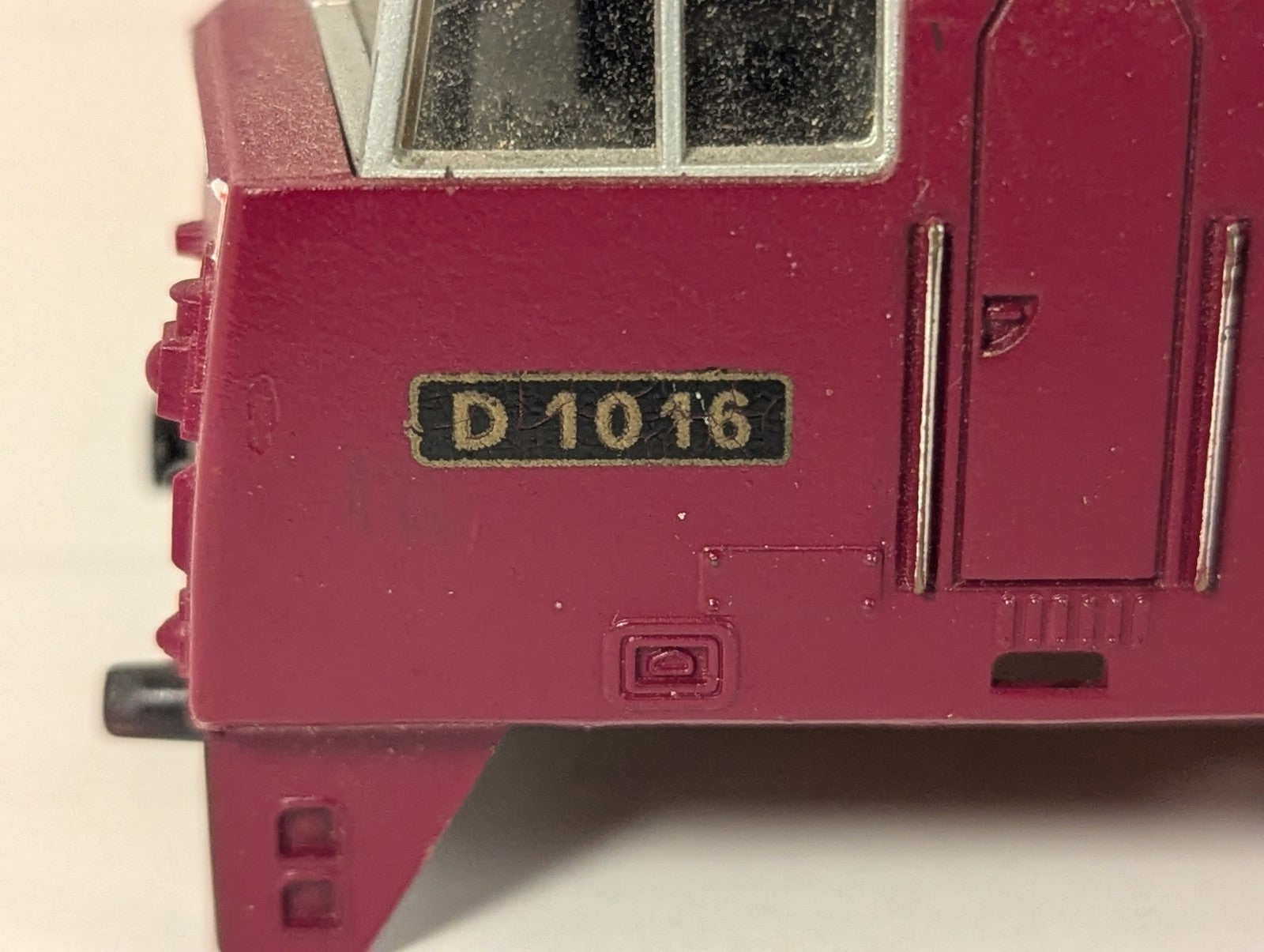Lima OO Gauge Class 52 Western Gladiator Body Shell D1016 BR Maroon 205121