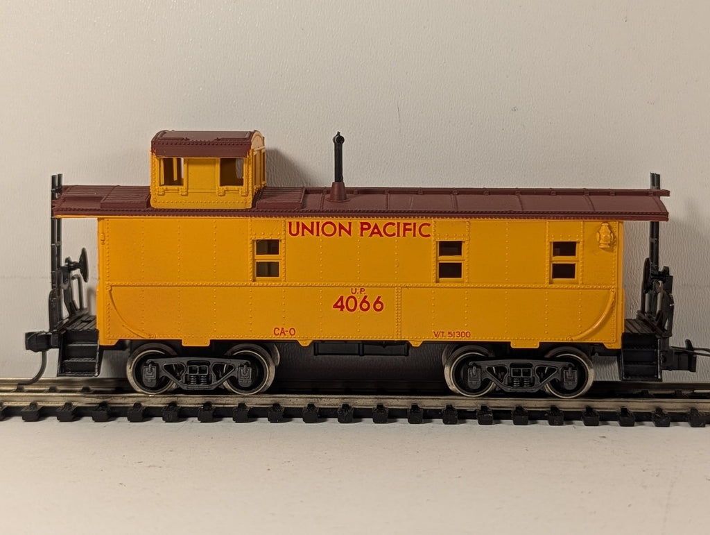 Rivarossi HO Gauge Union Pacific Caboose 4066 2229