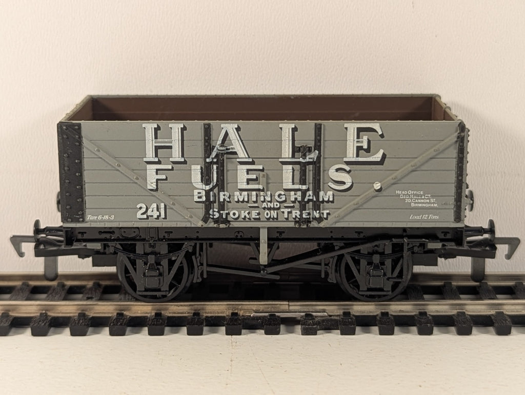 Airfix 54383 OO Gauge Hale Fuels 7 Plank Wagon