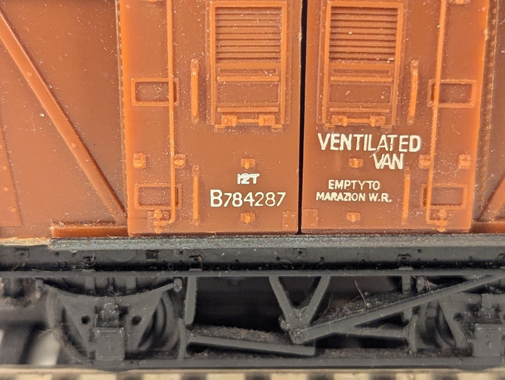 Hornby OO Gauge BR 12T Ventilated Van 'Marazion' Goods Wagon B78428