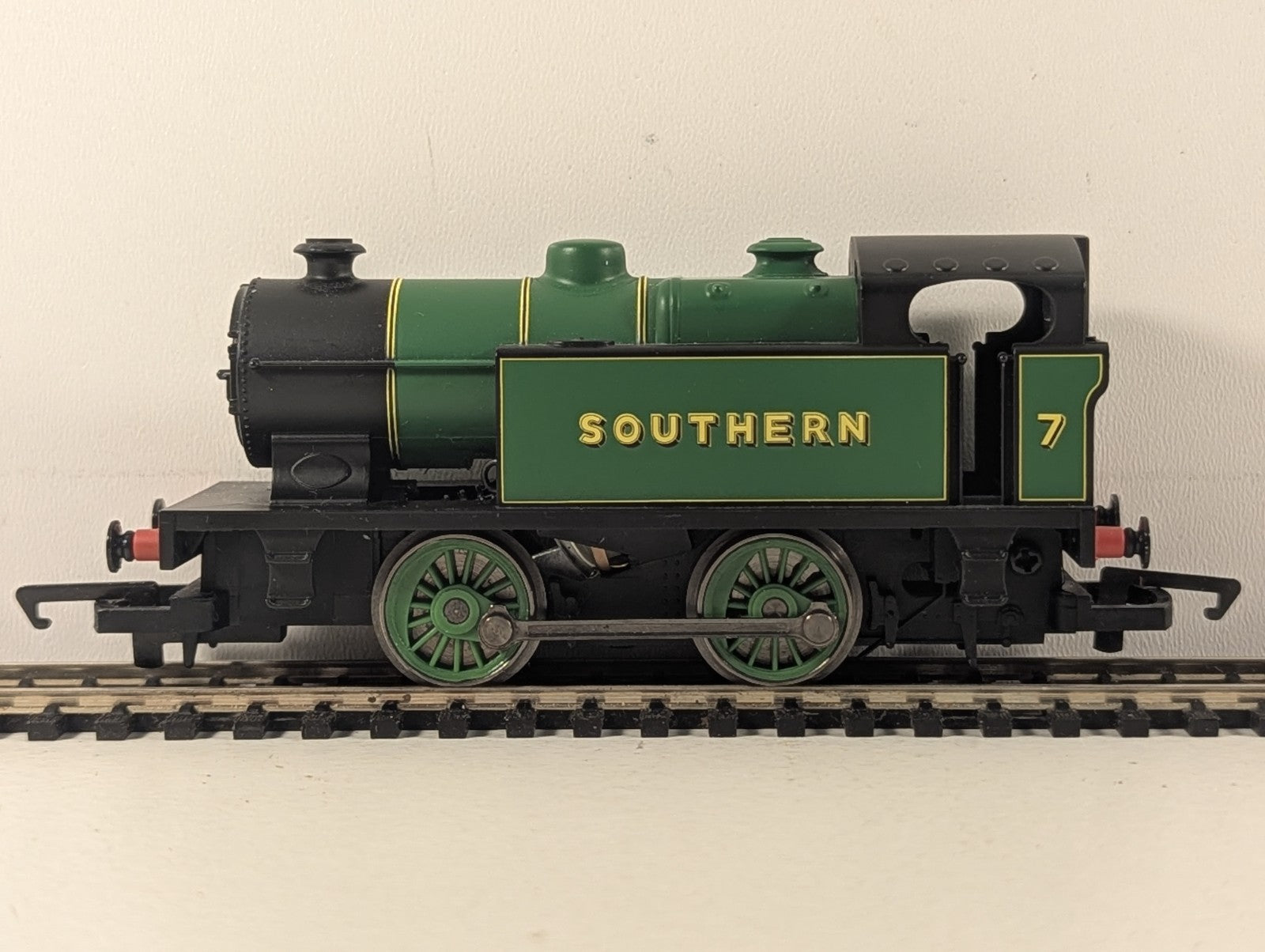 Hornby OO Gauge Southern 0-4-0T Industrial Locomotive '7' Steam Loco