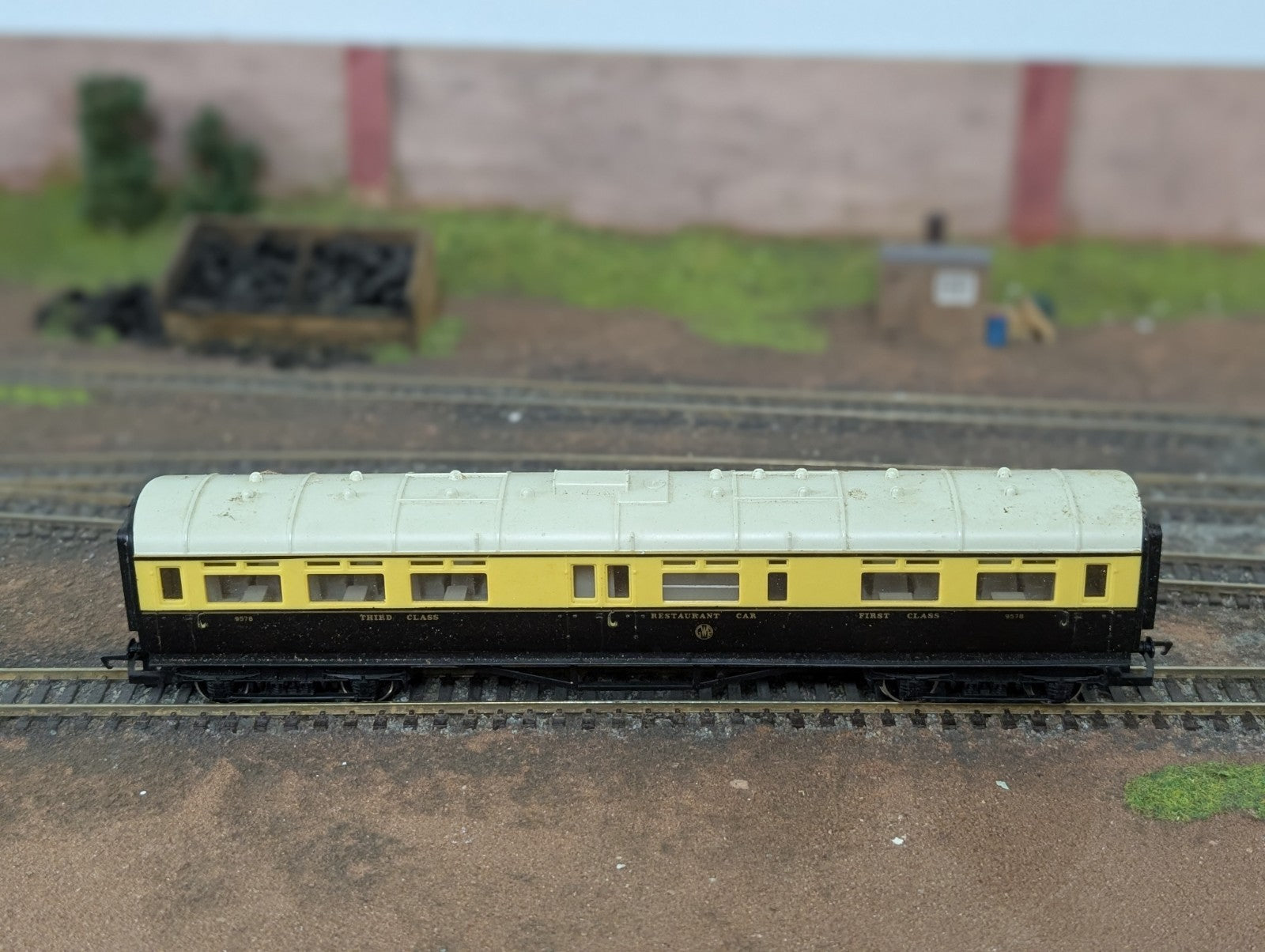 Hornby R454 OO Gauge GWR Collett Restaurant Coach 9578