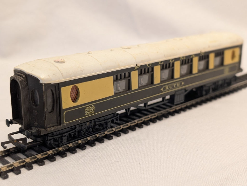 Tri-ang R228 OO Gauge Pullman Parlour Coach “Ruth”