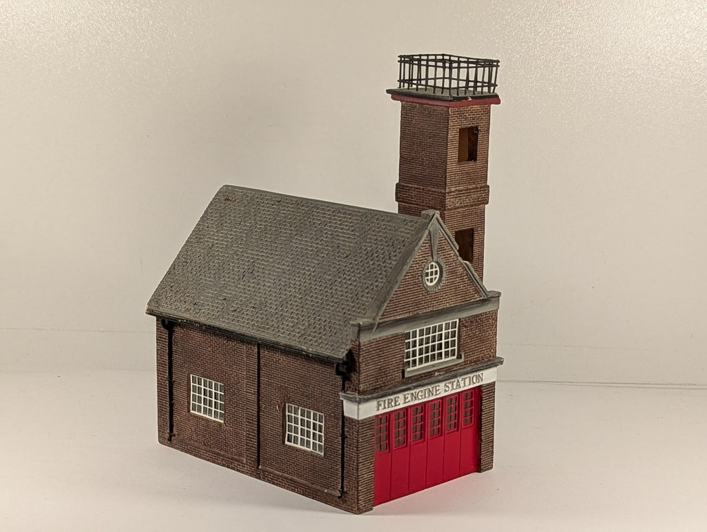 Hornby OO Gauge Skaledale Fire Engine Station Model Railway Building R8541