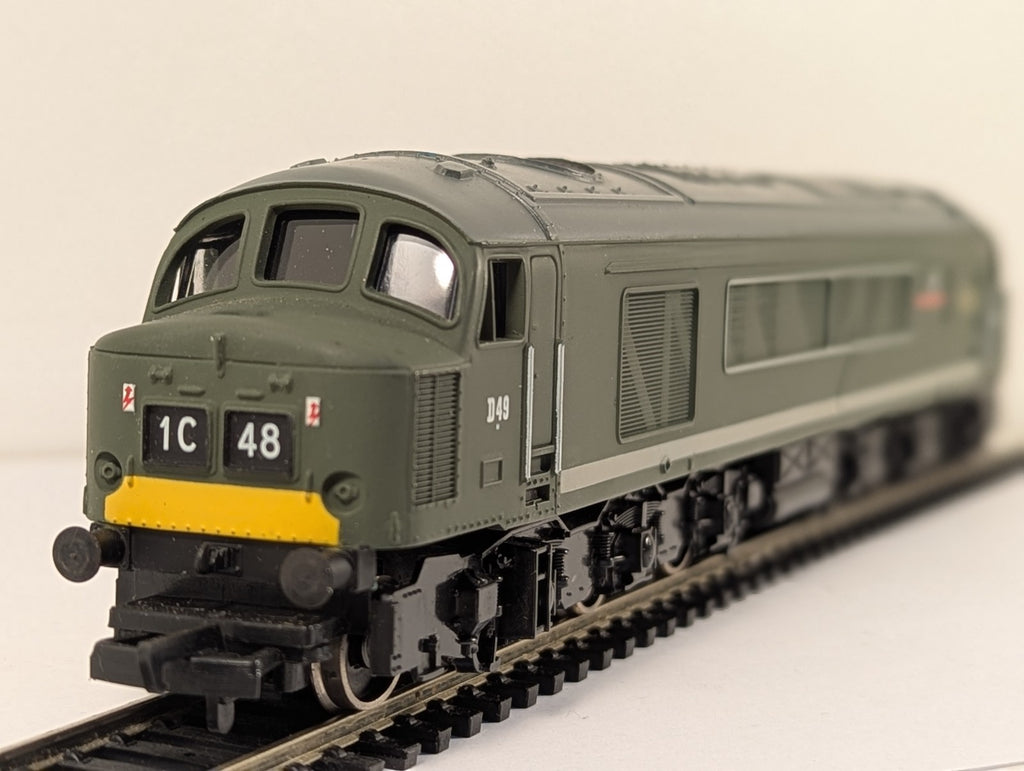 Mainline OO Gauge Class 45 D49 "The Manchester Regiment" BR Green - Boxed