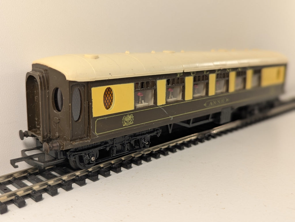 Tri-ang R228 OO Gauge Pullman Coach “Anne”