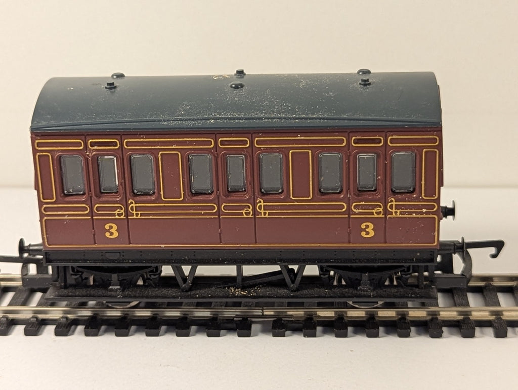 Hornby R468 OO Gauge LMS 4 Wheel Third Class Coach Maroon