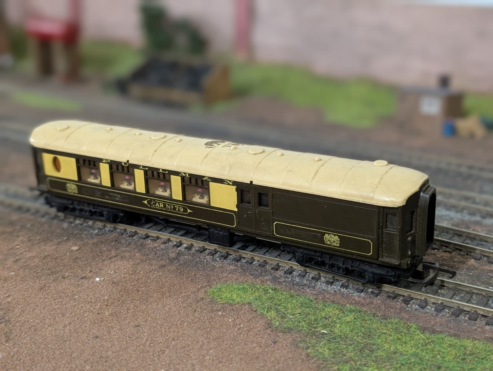 Tri-ang R328 OO Gauge Pullman Brake Coach ‘Car No 79’