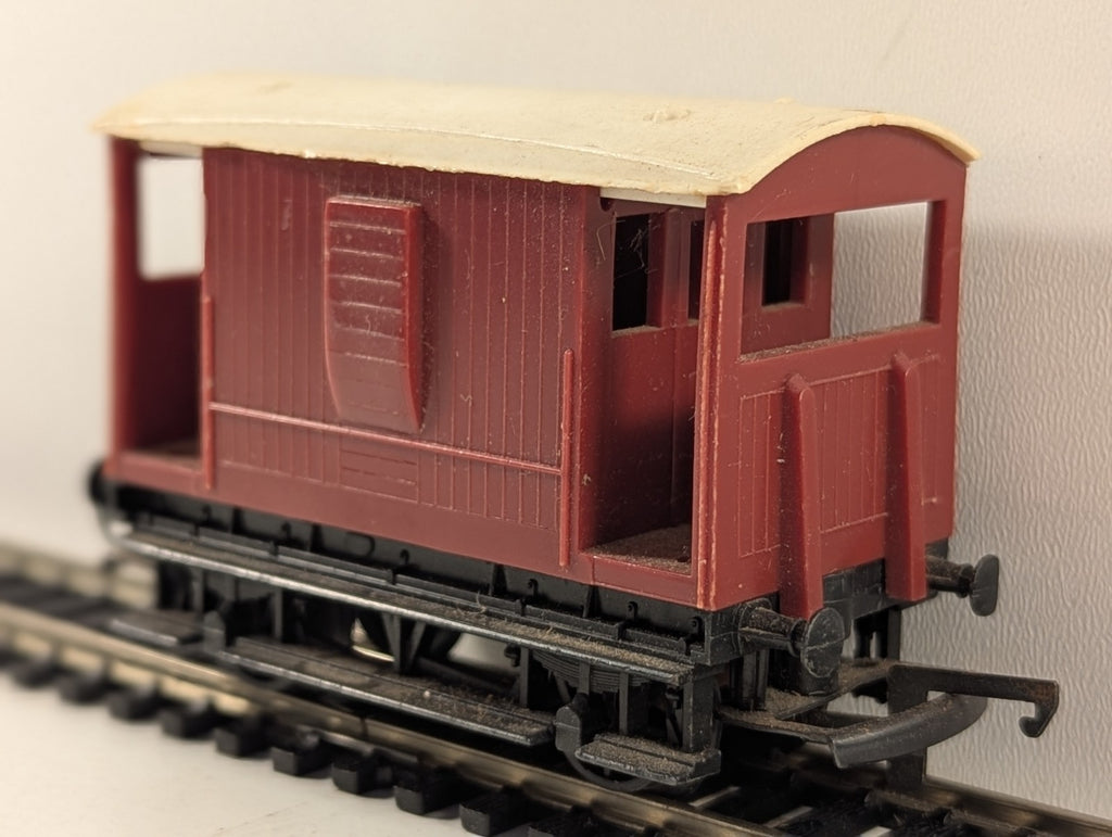 Tri-ang Railways R16 BR 20-Ton Brake Van Brown