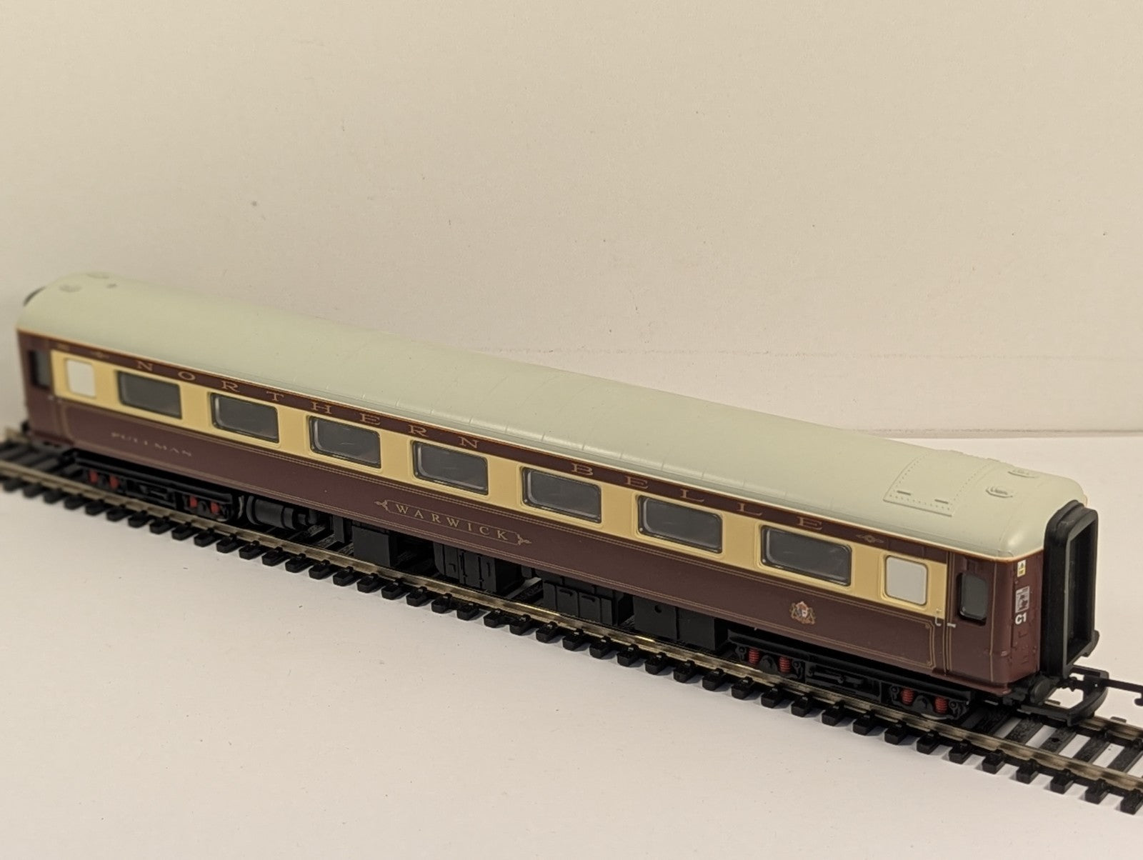 Hornby OO Gauge  Northern Belle Pullman Coach Warwick 3182