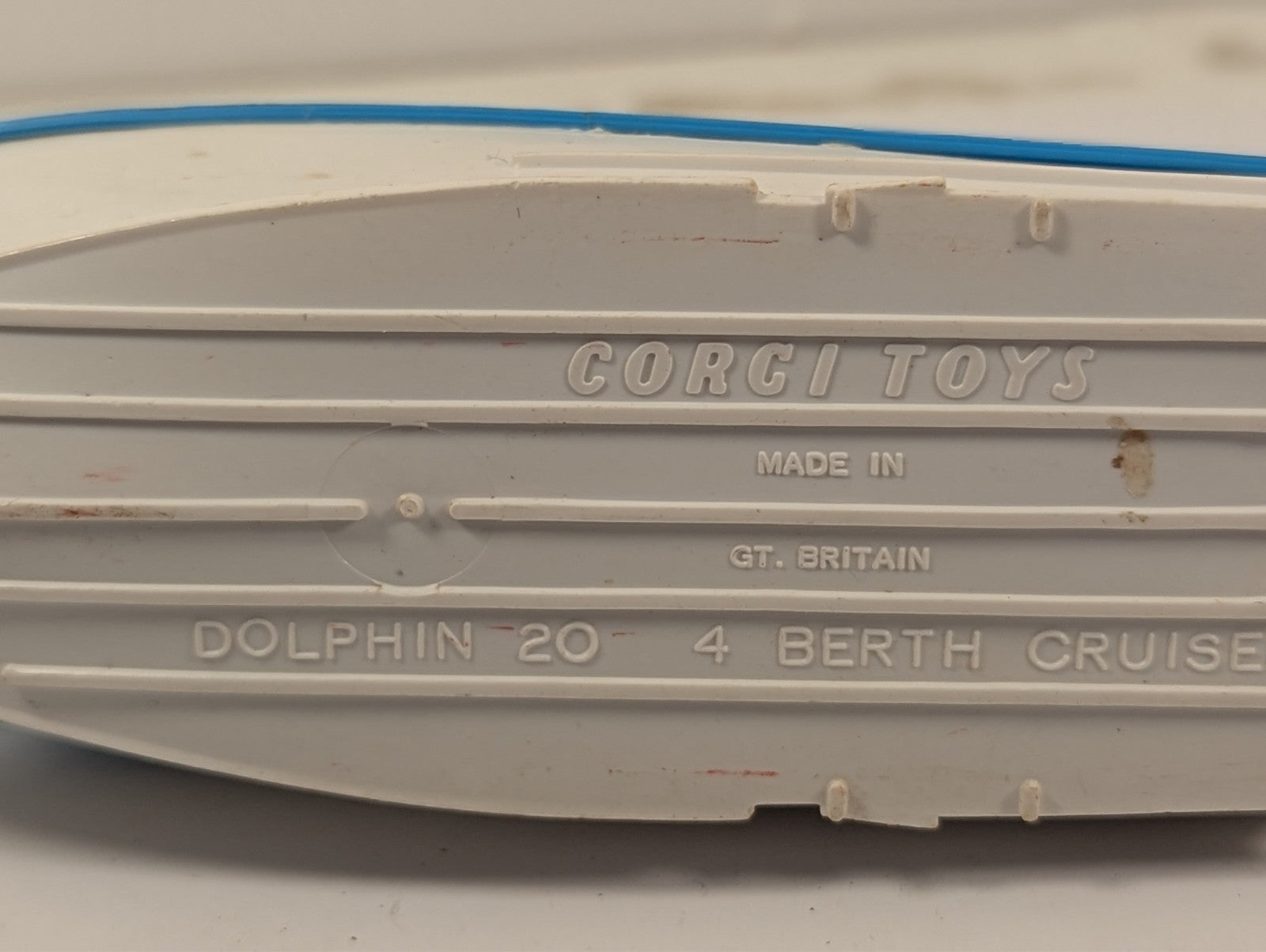 Corgi Toys 104 Dolphin 20 4 Berth Cruiser 1:43 Scale