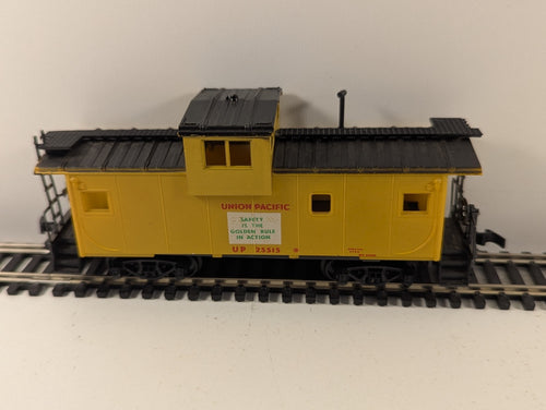 AHM HO Gauge Union Pacific Extended Vision Caboose