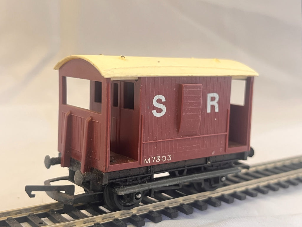 Tri-ang R16 OO Gauge Brown Brake Van