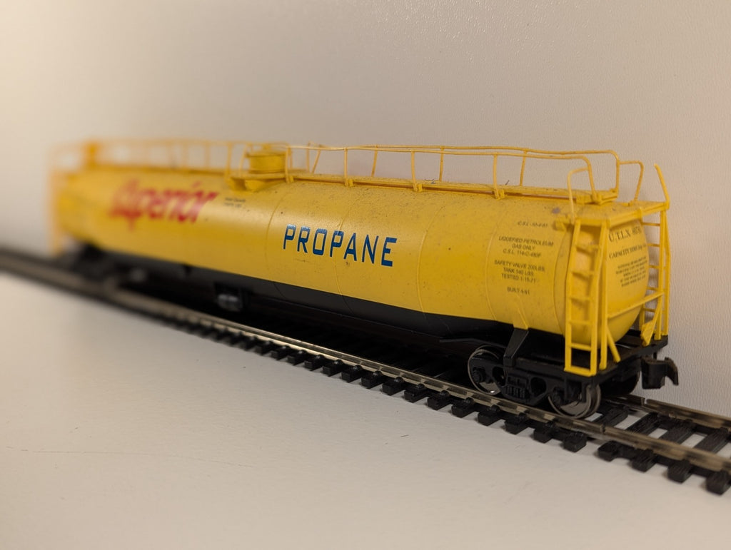 Atlas – UTLX 80781 Propane Tank Car (H0 Gauge)